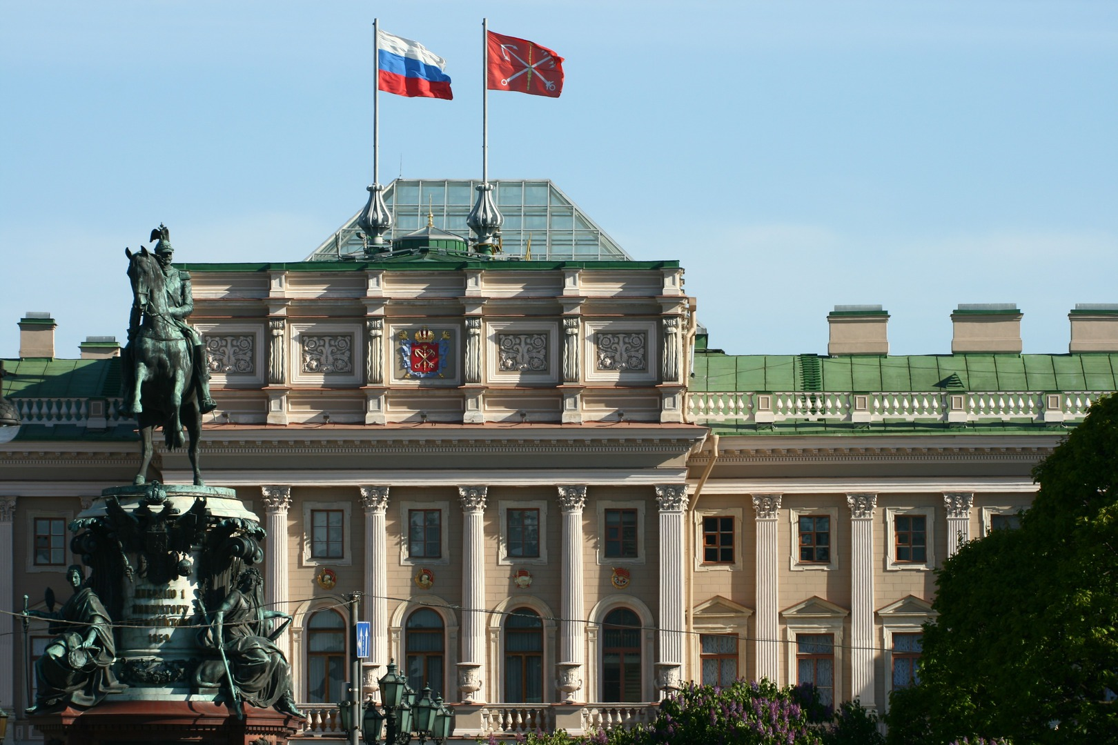 Петербургские власти делят контроль над историческим центром