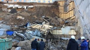 Во Владивостоке обрушилась дорога в районе строительства высотки