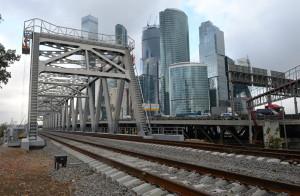 Столичным застройщикам предложат строить железнодорожные переходы