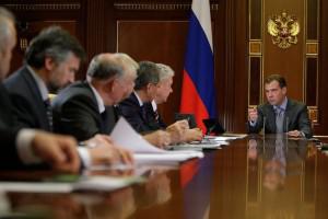 Дмитрий Медведев: регионы РФ должны утвердить долгосрочные программы капремонта жилых домов