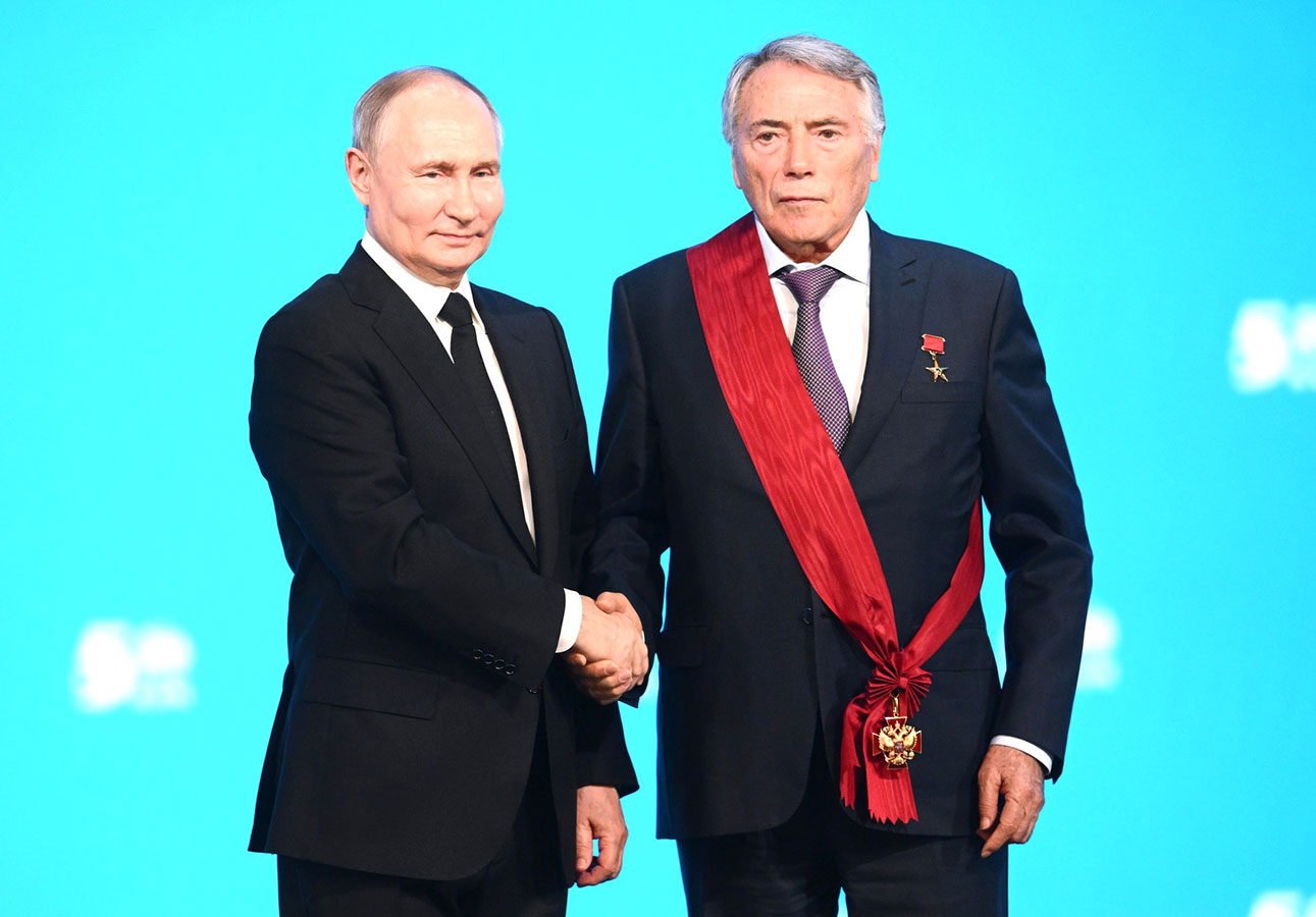 Президент России вручил награды в честь 50-летия БАМа