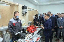Минстрой готовит пилотный проект по ввозу строителей из Узбекистана