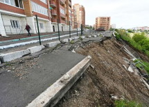 Красноярских чиновников накажут за «сползающий» дом