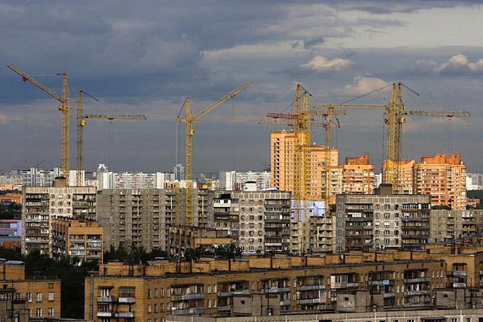 Сколько жилья строит Россия