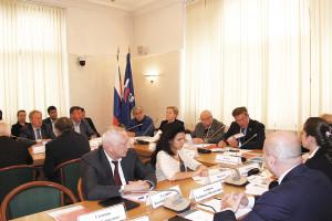 В Госдуме обсудили вопросы совершенствования системы государственного надзора и строительного контроля