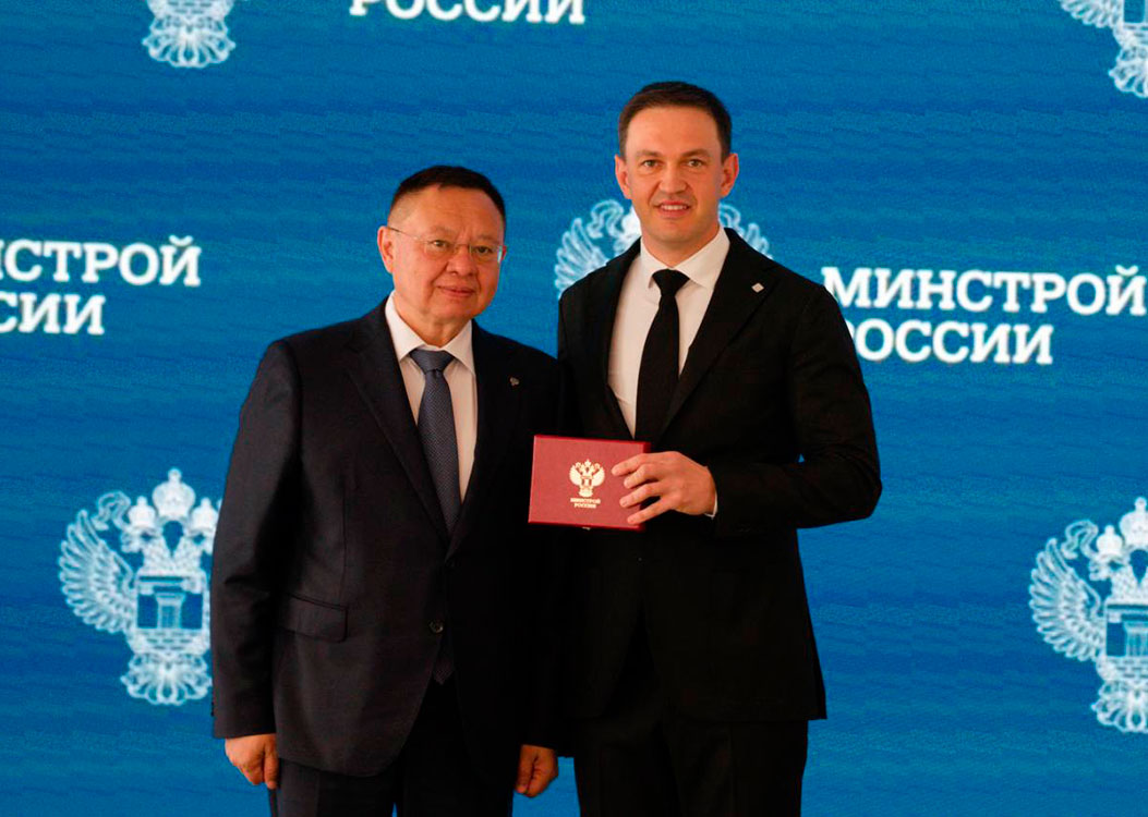 Ирек Файзуллин вручил Ильшату Шагиахметову медаль «За безупречный труд» 1 степени