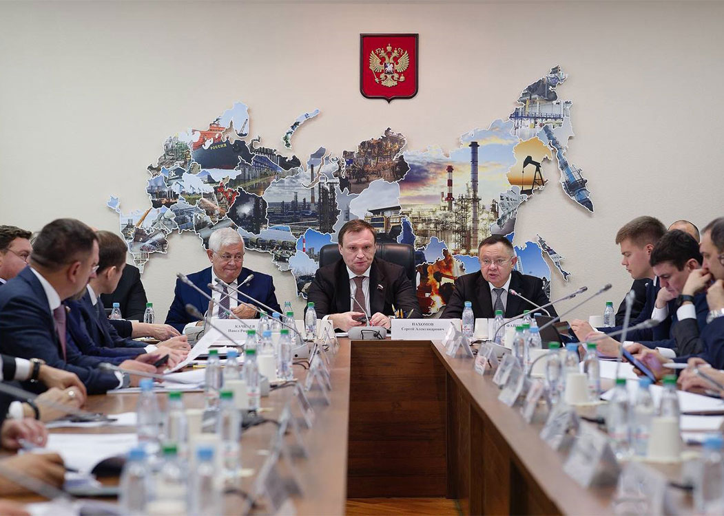 Минстрой и Комитет Госдумы по строительству и ЖКХ обсудили бюджет до 2026 года