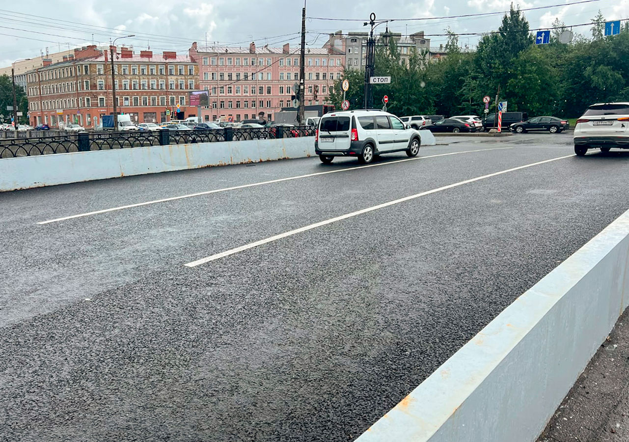 В Петербурге строители обновили пять мостов