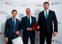 Сотрудники Фонда развития территорий получили ведомственные награды ко Дню строителя