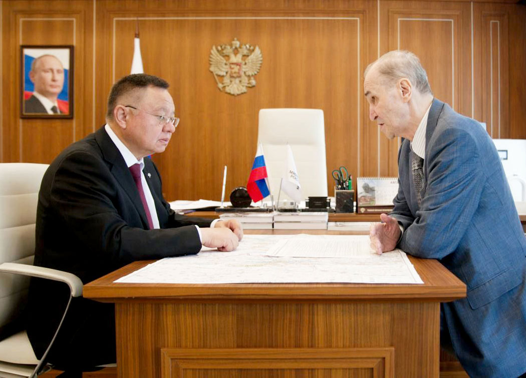 Ирек Файзуллин и Анвар Шамузафаров обсудили развитие НОК