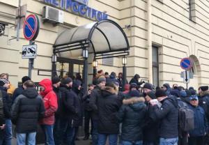 Петербургские метростроевцы вновь требуют зарплату