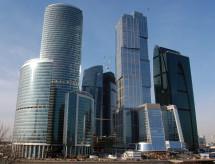 Объем сделок на рынке первичного высокобюджетного жилья Москвы снизился